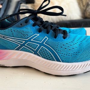 ASICS size 6 women’s Running Shoe